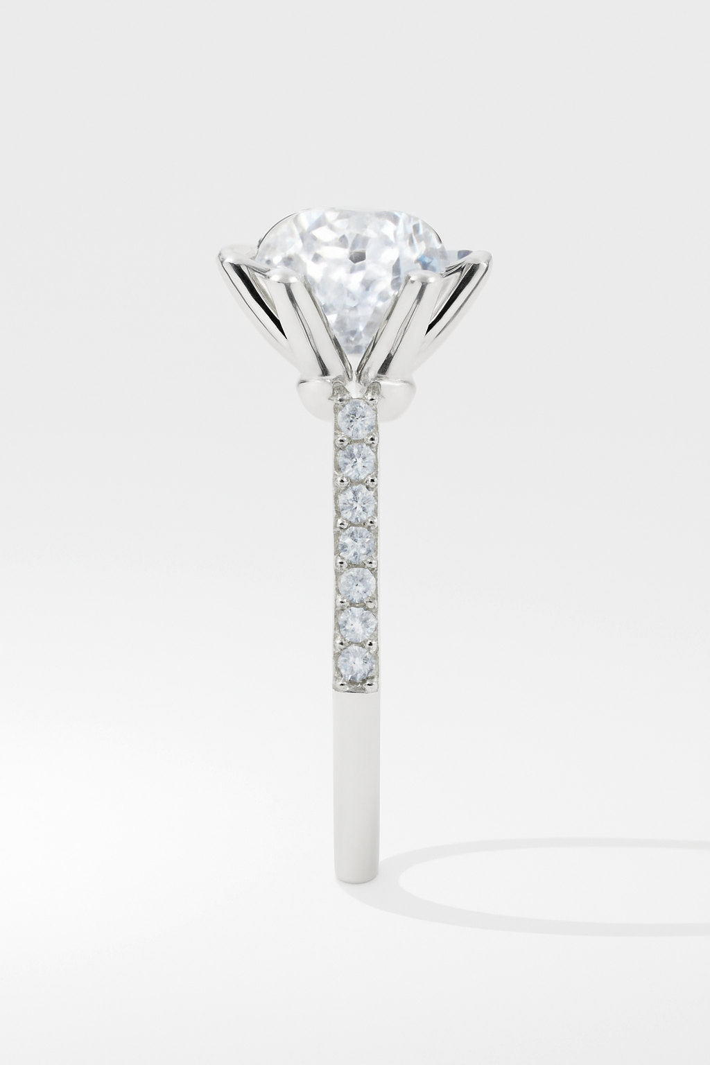 2 Carat to 8 Carat Diavont Round Diamond Ring Mounting with sidestones