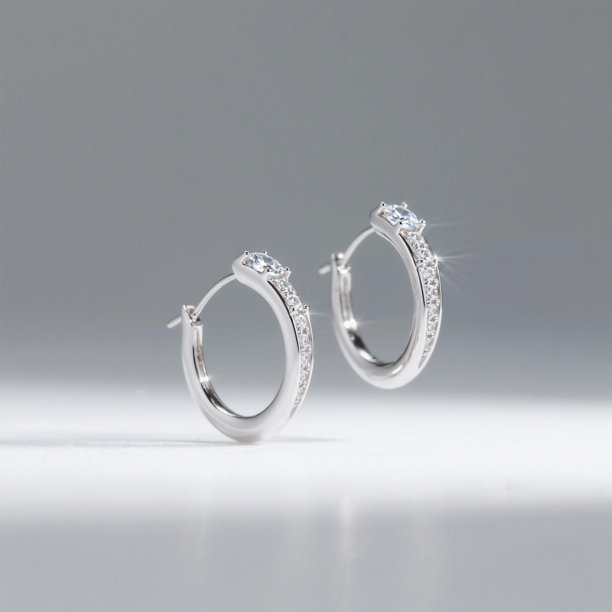 1 Carat, Colour D-E, Clarity VVS-VS, Diamond Graduated Hoop Earrings