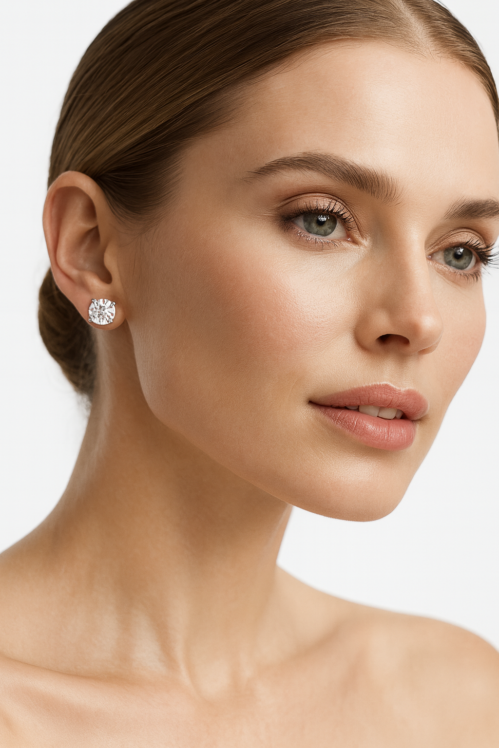 1 Carat, Colour D-E, Clarity VVS-VS, Round-Cut Diamond Solitaire Stud Earrings